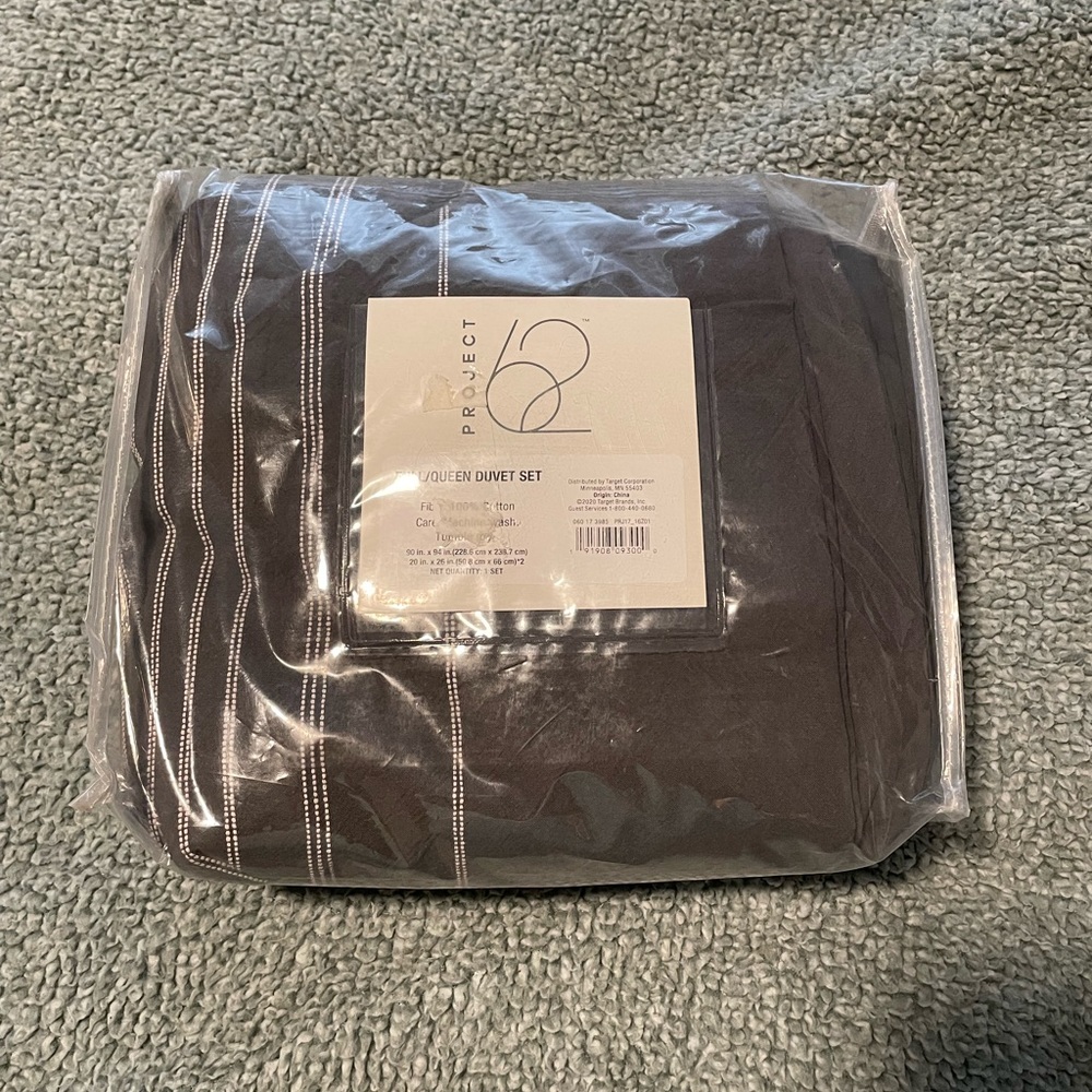 New in package Project 62 Full/Queen Duvet set